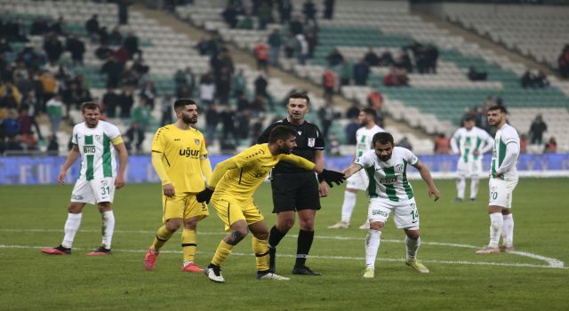 Bursaspor evinde kayıp! Bursaspor: 2 - İstanbulspor: 4