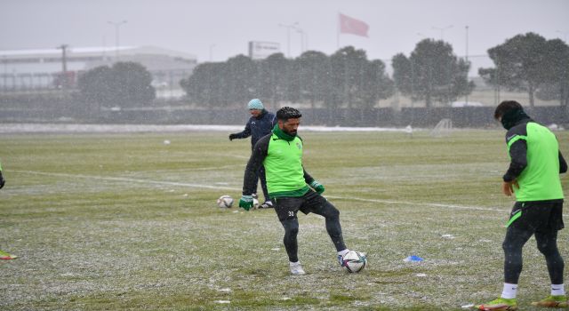 Bursaspor 3 eksikle çalıştı