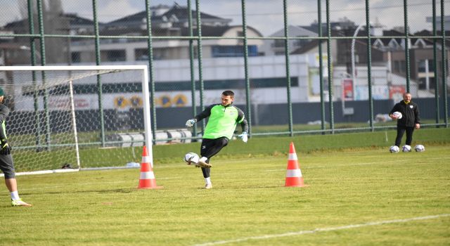 Bursaspor üç eksikle Eyüpspor maçı hazırlıklarına başladı