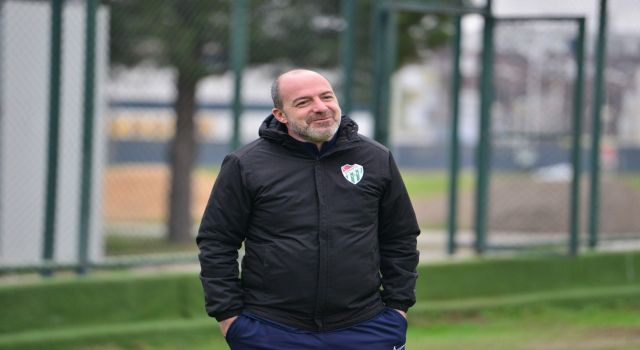 Bursaspor Kulübü, Sportif Direktör Deniz Kolgu ile yollarını ayırdığını resmen açıkladı.