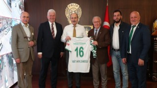 Bursaspor yönetimi, Bursa İl Emniyet Müdürü Dr. Sabit Akın Zaimoğlu’nu ziyaret etti